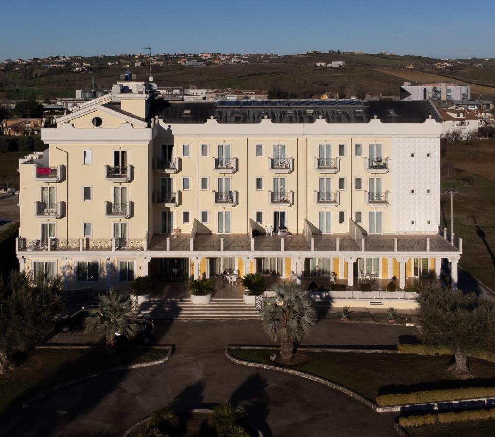 Hotel Concorde Sant'Egidio alla Vibrata Εξωτερικό φωτογραφία