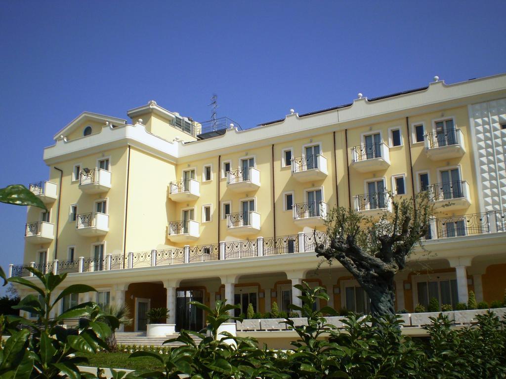 Hotel Concorde Sant'Egidio alla Vibrata Εξωτερικό φωτογραφία