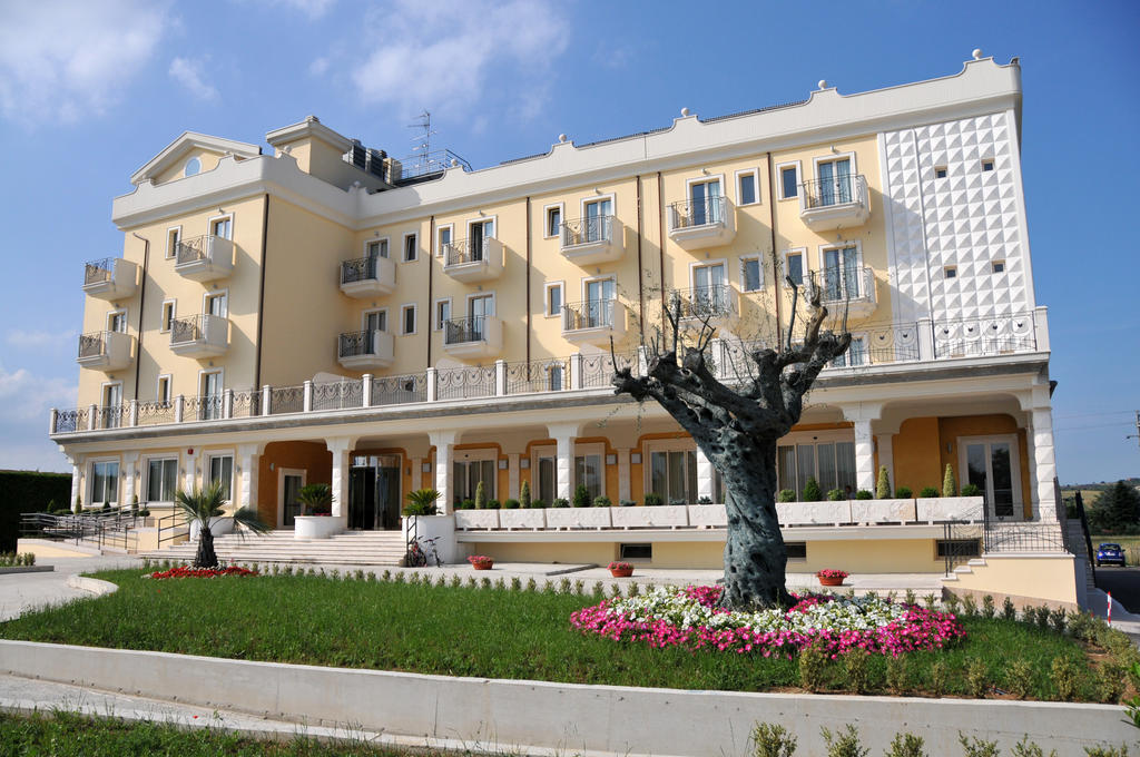 Hotel Concorde Sant'Egidio alla Vibrata Εξωτερικό φωτογραφία