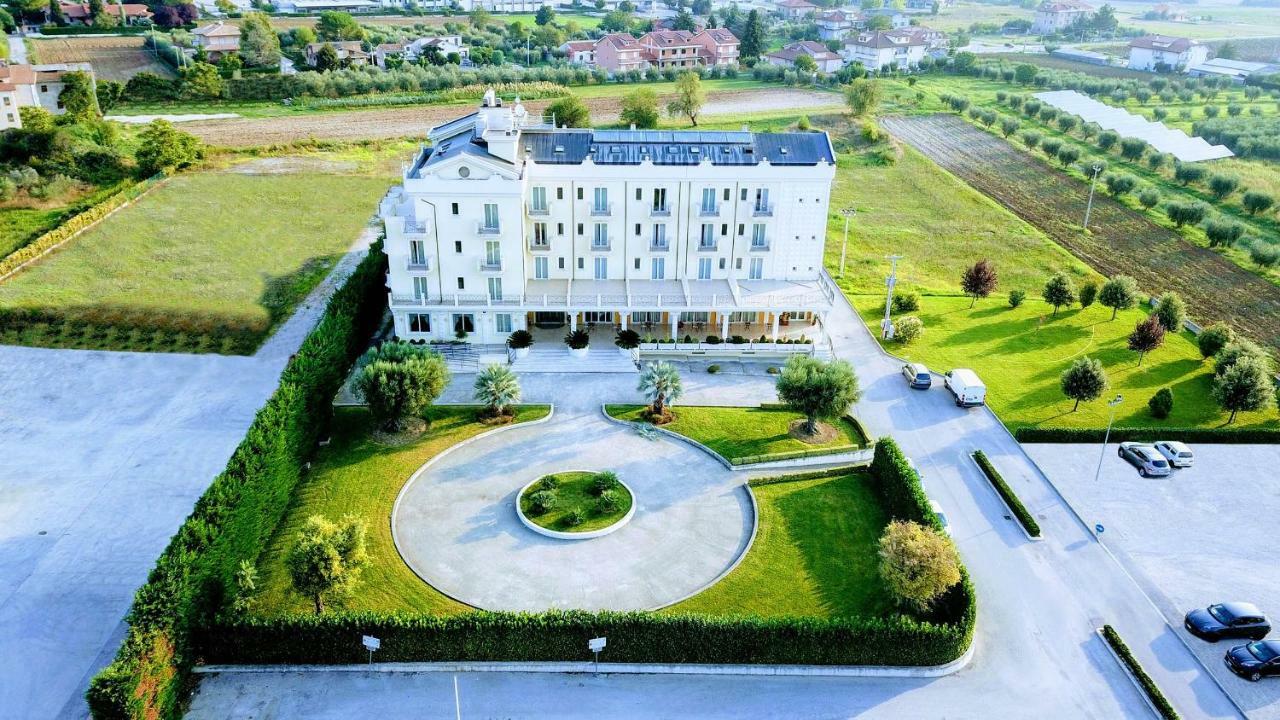 Hotel Concorde Sant'Egidio alla Vibrata Εξωτερικό φωτογραφία